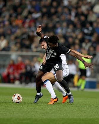 SOCCER - UEFA EL, Sturm vs Atalanta GRAZ,AUSTRIA,26.OCT.23 - SOCCER - UEFA Europa League, SK Sturm Graz vs Atalanta Bergamo Calcio. Image shows Seedy Jatta (Sturm) and Berat Djimsiti (Atalanta).  GEPAxpictures xHansxOberlaender