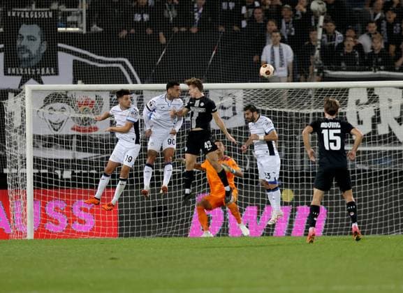 SOCCER - UEFA EL, Sturm vs Atalanta GRAZ,AUSTRIA,26.OCT.23 - SOCCER - UEFA Europa League, SK Sturm Graz vs Atalanta Bergamo Calcio. Image shows Berat Djimsiti, Gianluca Scamacca (Atalanta), David Affengruber (Sturm), Sead Kolasinac (Atalanta) and William Boeving (Sturm).  GEPAxpictures xHansxOberlaender