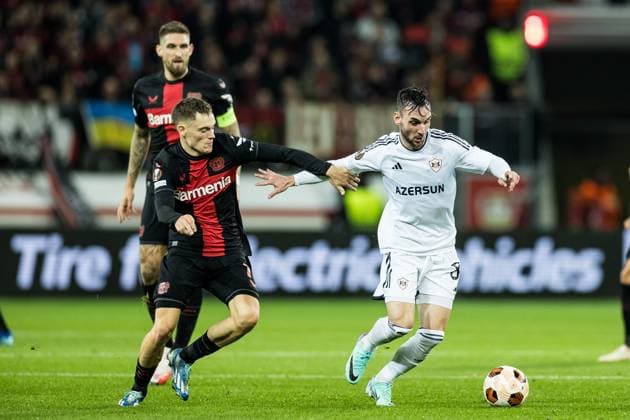 UEFA Europa League, Bayer 04 Leverkusen Qarabag Agdam 26 10 2023 duel Florian Wirtz Bayer 04 Leverkusen, 10 , Marko Jankovic Qarabag Agdam, 8 UEFA Europa League, Bayer 04 Leverkusen Qarabag Agdam, BayArena Leverkusen on 26 10 2023 Copyright: xBEAUTIFULxSPORTS Wunderlx