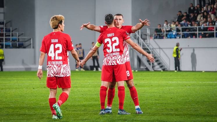 TSC Backa Topola SC Freiburg Freiburgs Ritsu Doan, Freiburgs Vincenzo Grifo, Freiburgs Maximilian Eggestein 26 10 2023 Serbia Football Uefa Europa League, TSC Backa Topola SC Freiburg, group stage, group A, matchday 3, TSC Arena