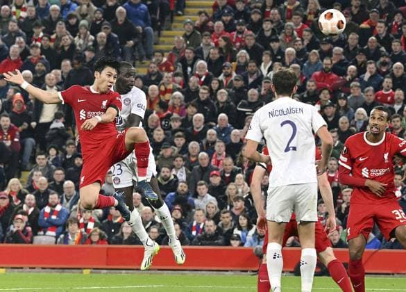 Football: UEFA Europa League Liverpool midfielder Wataru Endo (L) scores a header during the first half of a UEFA Europa League group-stage football match against Toulouse in Liverpool, England, on Oct. 26, 2023.  A14AA0002062766P