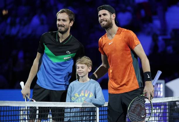 TENNIS - ATP, Tennis Herren Erste Bank Open VIENNA,AUSTRIA,27.OCT.23 - TENNIS - ATP World Tour, Erste Bank Open. Image shows Daniil Medvedev (RUS) and Karen Khachanov (RUS).  GEPAxpictures xWalterxLuger