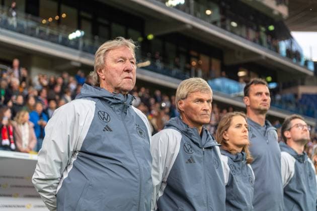 National anthem, Horst Hrubesch Germany, interim coach , GER, Germany GER vs Wales WAL , UEFA Womens Football Nations League, Liga A, Matchday 3, 27 10 2023, DFB DFL regulations prohibit any use of photographs as image sequences and or quasi video , GER, Germany GER vs Wales WAL , UEFA Womens Football Nations League, Liga A, Matchday 3, 27 10 2023 Sinsheim Copyright: xEibner-Pressefoto SaschaxWaltherx EP_EER