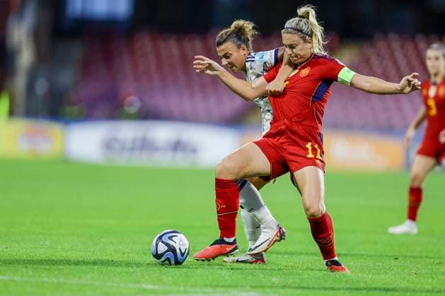 Woman Nation League football match League A Group A4 Italy vs Spain Arianna Caruso of Italy challenges for the ball with Alexia Putellas of Spain during the woman Nation League football match League A Group A4 between Italy vs Spain at the Arechi Stadium in Salerno on October 27, 2023. ABPH3774_1 Copyright: xAntonioxBalascox