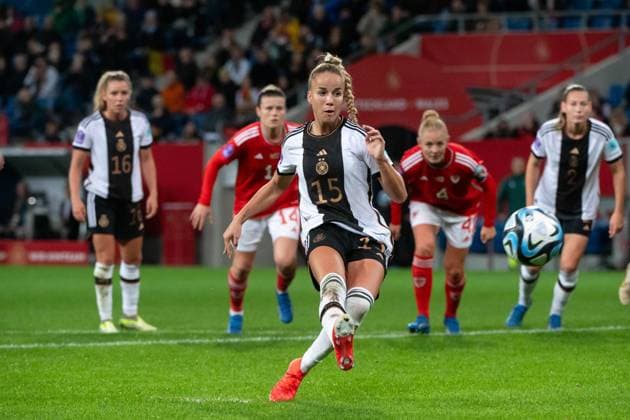 Giulia Gwinn Germany, 15 scores the goal to 3 1 on penalty kick, GER, Germany GER vs Wales WAL , UEFA Womens Football Nations League, League A, Matchday 3, 27 10 2023 GER, Germany GER vs Wales WAL , UEFA Womens Football Nations League, League A, Matchday 3, 27 10 2023 Sinsheim Copyright: xEibner-Pressefoto Memmlerx EP_MMR