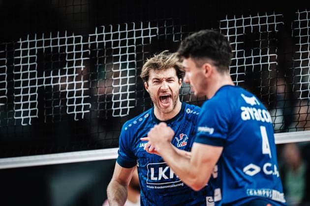 Volleyball men season 2023 2024 Volleyball Bundesliga SVG Lüneburg vs Energiequelle Netzhoppers KW 27 10 2023 Matthew Lambert Knigge 13, SVG Lüneburg cheers Lüneburg LKH Arena Lower Saxony Germany.