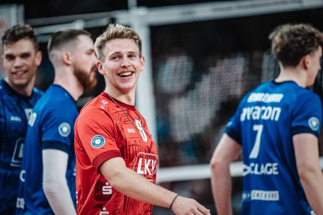 Volleyball men season 2023 2024 Volleyball Bundesliga SVG Lüneburg vs energy source Netzhoppers KW 27 10 2023 Gage Thomas Worsley 6, SVG Lüneburg smiles Lüneburg LKH Arena Lower Saxony Germany