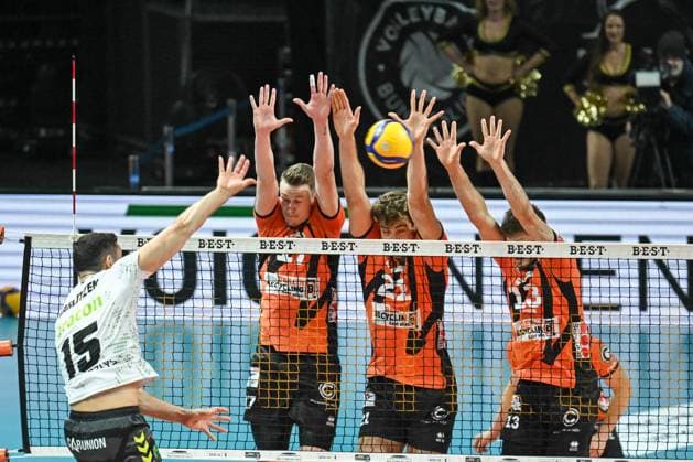 Berlin, Germany 27 October 2023 1 VBL 2023 2024 Berlin Recycling Volleys vs Helios Grizzlys Giesen In picture from left Lorenz Karlitzek Helios Grizzlys Giesen , Marek Sotola BR Volleys , Tobias Krick BR Volleys , Ruben Schott BR Volleys Max Schmeling Halle Berlin Copyright: xFotostandx xReuhlx