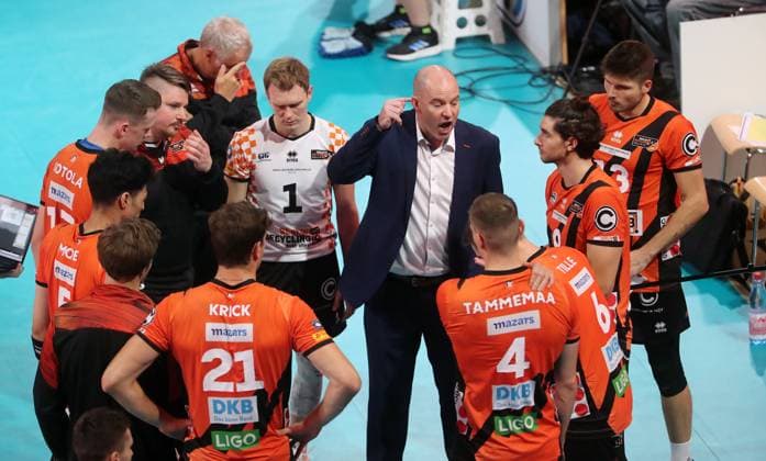 Coach Joel Banks talks to team, time out time out Sports Volleyball Bundesliga Men 1 Match Day Season 2023 2024 27 10 2023 BR Volleys Berlin BRV vs Helios Grizzlys Giesen