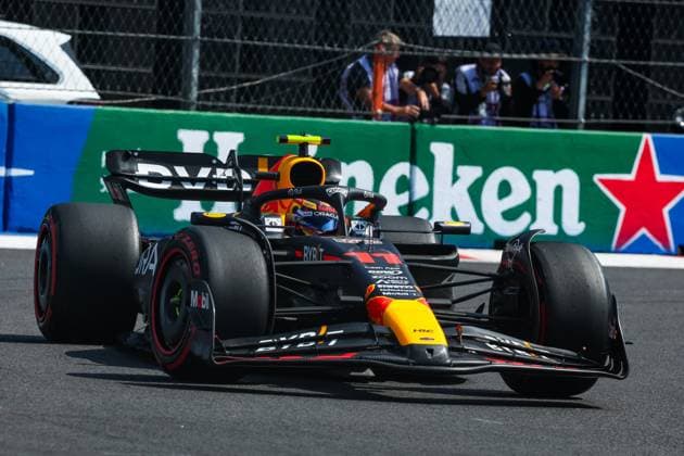 11 PEREZ Sergio (mex), Red Bull Racing RB19, action during the 2023 Formula 1 Grand Premio de la Ciudad de Mexico, 19th round of the 2023 Formula One World Championship, WM, Weltmeisterschaft from October 27 to 29, 2023 on the Autodromo Hermanos Rodriguez, in Mexico City, Mexico - F1 - MEXICO CITY GRAND PRIX 2023 DPPI Panoramic  00123042_G0OD2662