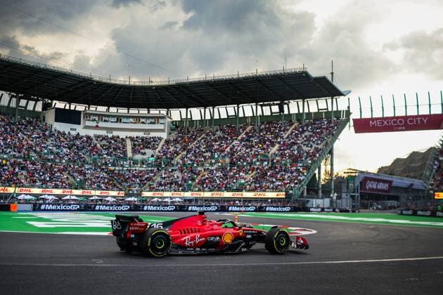 16 LECLERC Charles (mco), Scuderia Ferrari SF-23, action during the 2023 Formula 1 Grand Premio de la Ciudad de Mexico, 19th round of the 2023 Formula One World Championship, WM, Weltmeisterschaft from October 27 to 29, 2023 on the Autodromo Hermanos Rodriguez, in Mexico City, Mexico - F1 - MEXICO CITY GRAND PRIX 2023 DPPI Panoramic  00123042_G0OD3630