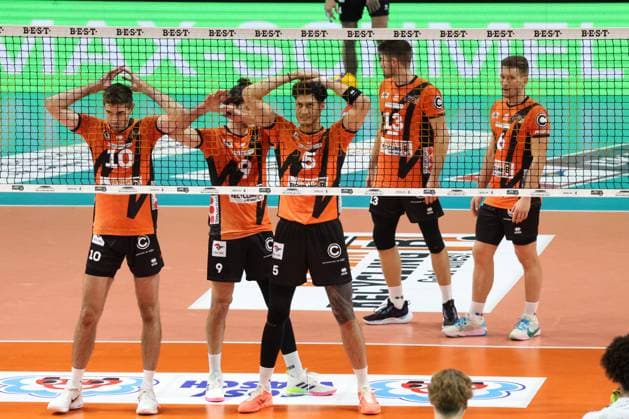 DEU, DVV, 1 VBL, BR Volleys vs Helios Grizzlys Giesen, 27 10 2023, Max Schmeling Halle, Berlin, DEU, DVV, 1 VBL, BR Volleys vs Helios Grizzlys Giesen, in picture BR Volleys players, Daniel Malescha BR Volleys 10 , Timothee Carle BR Volleys 9 , Neheimjah Mote BR Volleys 5 , Ruben Schott BR Volleys 13 , Johannes Tille BR Volleys 6 Foto Juergen Engler nordphoto GmbH nordphotoxGmbHx xEngler nph00076