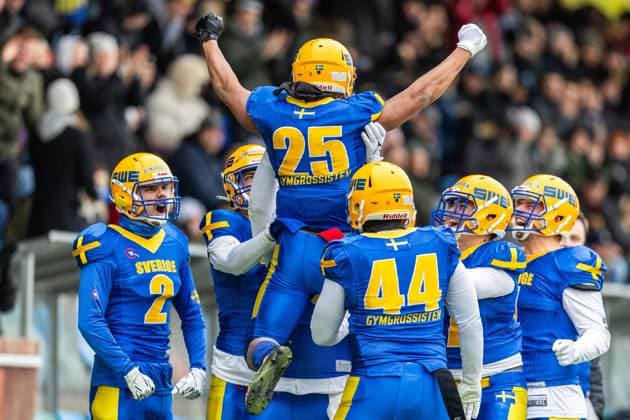 231028 Oliver Lundberg of Sweden celebrates with team mates during the IFAF European Championship Bronze Medal Game between Sweden and Italy on October 28, 2023 in Gothenburg Photo Michael Erichsen BILDBYRAN COP 89 MI0562 american football sweden italy ifaf european championship bronze medal game bbeng sweden sverige italy italia italien jubel  Copyright: MICHAELxERICHSEN BB231028MI003