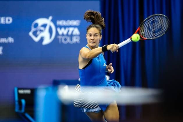 Sport Themen der Woche KW43 Sport Bilder des Tages ZHUHAI, CHINA - OCTOBER 28: Daria Kasatkina of Russia returns a shot in the Women s Singles semi-final match against Beatriz Haddad Maia of Brazil on day five of WTA, Tennis Damen Elite Trophy Zhuhai 2023 at Hengqin International Tennis Center on October 28, 2023 in Zhuhai, Guagdong Province of China.  Copyright: xVCGx 111461604670