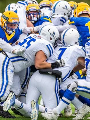 231028 Players of of Italy and of Sweden compete for the ball during the IFAF European Championship Bronze Medal Game between Sweden and Italy on October 28, 2023 in Gothenburg Photo Michael Erichsen BILDBYRAN COP 89 MI0562 american football sweden italy ifaf european championship bronze medal game bbeng sweden sverige italy italia italien  Copyright: MICHAELxERICHSEN BB231028MI019
