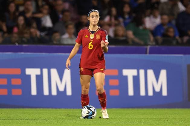 Salerno, Italy, 27th October 2023. Aitana Bonmati of Spain during the UEFA Women s Nations League match at Stadio Arechi, Salerno. Picture credit should read: Jonathan Moscrop Sportimage EDITORIAL USE ONLY. No use with unauthorised audio, video, data, fixture lists, club league logos or live services. Online in-match use limited to 120 images, no video emulation. No use in betting, games or single club league player publications. SPI-2662-0113