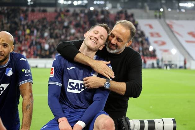Bilder des Jahres 2023, Sport 10 Oktober Sport Themen der Woche KW43 Sport Bilder des Tages 28.10.23 VfB Stuttgart - TSG 1899 Hoffenheim Deutschland, Stuttgart, 28.10.2023, Fussball, Bundesliga, VfB Stuttgart - TSG 1899 Hoffenheim: v.l. Wout Weghorst (TSG 1899 Hoffenheim), Pellegrino Matarazzo (Trainer TSG 1899 Hoffenheim). *** 28 10 23 VfB Stuttgart TSG 1899 Hoffenheim Germany, Stuttgart, 28 10 2023, football, Bundesliga, VfB Stuttgart TSG 1899 Hoffenheim v l Wout Weghorst TSG 1899 Hoffenheim , Pellegrino Matarazzo coach TSG 1899 Hoffenheim