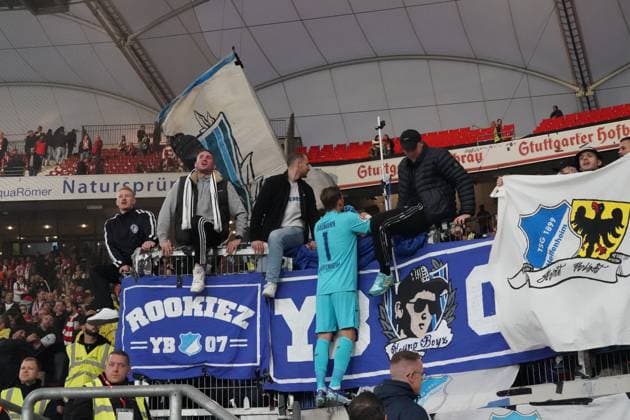 28 10 2023, MHPArena, Stuttgart, GER, 1 FBL, VfB Stuttgart vs TSG 1899 Hoffenheim , DFL regulations prohibit any use of photographs as image sequences and or quasi video in the picture Goalkeeper Oliver Baumann Hoffenheim stands on the fence with the fans and is happy about the victory Stuttgart MHPArena Baden Wuerttemberg Germany  eu-images-506