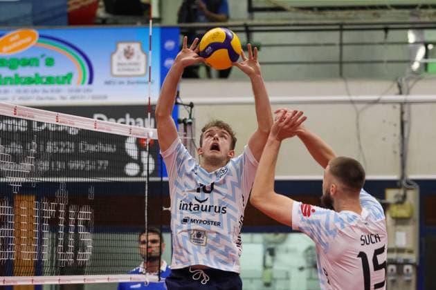 Luca Russelmann ASV Dachau, 10 at the net, ASV Dachau vs VC Bitterfeld Wolfen, volleyball, volleyball 1 Bundesliga, 1 match day, season 23 24, 28 10 2023, ASV Dachau vs VC Bitterfeld Wolfen, volleyball, volleyball 1 Bundesliga, 1 match day, season 23 24, 28 10 2023 Dachau Copyright: xEibner-Pressefoto JennixMaulx EP_JML