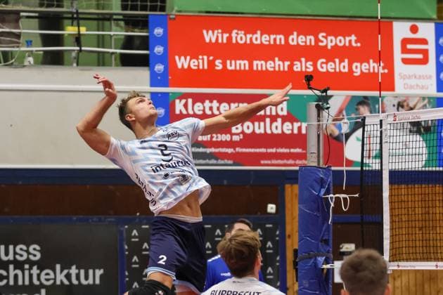 Daniel Kirchner ASV Dachau, 02 spinging at the net, ASV Dachau vs VC Bitterfeld Wolfen, volleyball, volleyball 1 Bundesliga, 1 match day, season 23 24, 28 10 2023, ASV Dachau vs VC Bitterfeld Wolfen, volleyball, volleyball 1 Bundesliga, 1 match day, season 23 24, 28 10 2023 Dachau Copyright: xEibner-Pressefoto JennixMaulx EP_JML