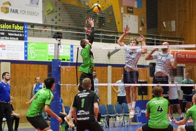 Players at the net, ASV Dachau vs VC Bitterfeld Wolfen, Volleyball, Volleyball 1 Bundesliga, 1 Matchday, Season 23 24, 28 10 2023, ASV Dachau vs VC Bitterfeld Wolfen, Volleyball, Volleyball 1 Bundesliga, 1 Matchday, Season 23 24, 28 10 2023 Dachau Copyright: xEibner-Pressefoto JennixMaulx EP_JML