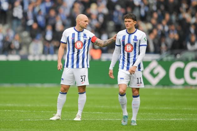 2 Football Bundesliga, Hertha BSC vs SC Paderborn 07 Berlin, 28 10 2023 Toni Leistner Hertha BSC, 37 , Fabian Reese Hertha BSC, 11 2 Football Bundesliga, Hertha BSC vs SC Paderborn 07, Olympiastadion, Berlin, 28 10 2023 DFL REGULATES PROHIBIT ANY USE OF PHOTOGRAPHS AS IMAGE SEQUENCES AND OR QUASI VIDEO Copyright: xBEAUTIFULxSPORTS LucianoxLimax