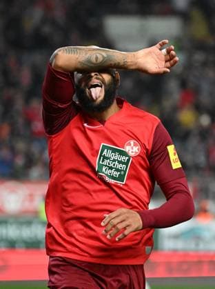 Bilder des Jahres 2023, Sport 10 Oktober Sport Themen der Woche KW43 Sport Bilder des Tages RECORD DATE NOT STATED 28.10.2023, xjhx, Fussball 2.Bundesliga, 1.FC Kaiserslautern - Hamburger SV emspor, v.l. Terrence Boyd (1. FC Kaiserslautern) celebrate the goal, Der Torjubel zum 3:1 (DFL DFB REGULATIONS PROHIBIT ANY USE OF PHOTOGRAPHS as IMAGE SEQUENCES and or QUASI-VIDEO) Kaiserslautern *** 28 10 2023, xjhx, football 2 Bundesliga, 1 FC Kaiserslautern Hamburger SV emspor, v l Terrence Boyd 1 FC Kaiserslautern celebrate the goal, The goal cheer to the 3 1 DFL DFB REGULATES PROHIBIT ANY USE OF PHOTOGRAPHS as IMAGE SEQUENCES and or QUASI VIDEO Kaiserslautern
