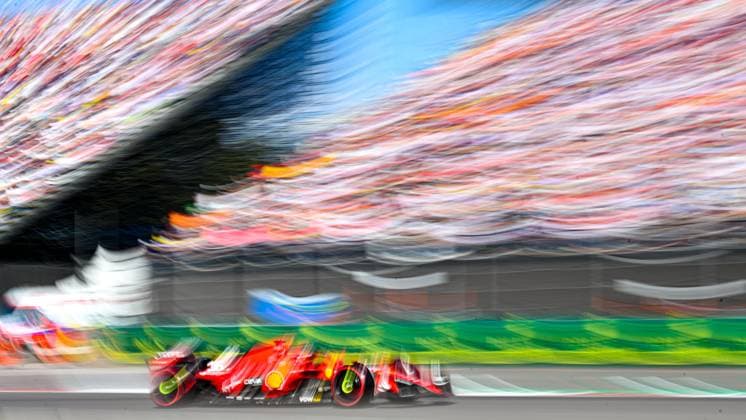 Sport Bilder des Tages (231029) -- MEXICO CITY, Oct. 29, 2023 -- Ferrari s Charles Leclerc of Monaco competes during the qualifying session of the 2023 Formula One Mexico City Grand Prix at the Hermanos Rodriguez Circuit in Mexico City, Mexico on Oct. 28, 2023. ) (SP)MEXICO-MEXICO CITY-F1-GRAND PRIX-QUALIFYING SESSION XinxYuewei 