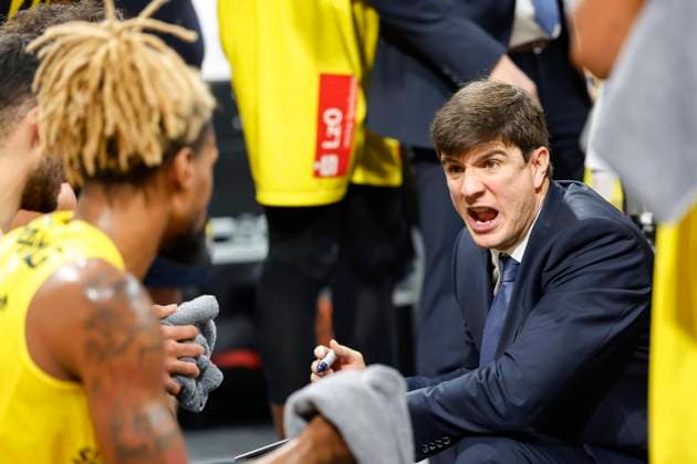 Head coach head coach Pedro Calles EWE Baskets Oldenburg in action Bamberg Baskets EWE Baskets Oldenburg easyCredit BBL Basketball Bundesliga Saison 2023 24 Spieltag 5 27 10 2023, Brose Arena Bamberg Foto Daniel Löb Loeb Copyright: DanielxLöb