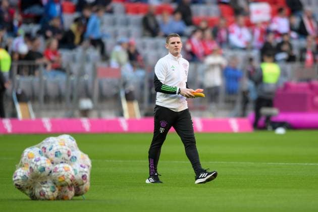 Soccer, 1 Bundesliga, 20231028, FC Bayern Munich SV Darmstadt 98 In the picture Co coach of FC Bayern Munich Anthony BARRY preparation prepares before warm-up Munich Allianz Arena Bayern Germany Copyright: Passion2Press MarkusxFischerx