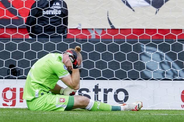 ENSCHEDE, 29-10-2023 , Stadium de Grolsch Veste , football, Dutch eredivisie, season 2023 2024, during the match FC Twente - Feyenoord, Goalkeeper Lars Unnerstall of FC Twente Twente - Feyenoord  x22947741x Copyright: