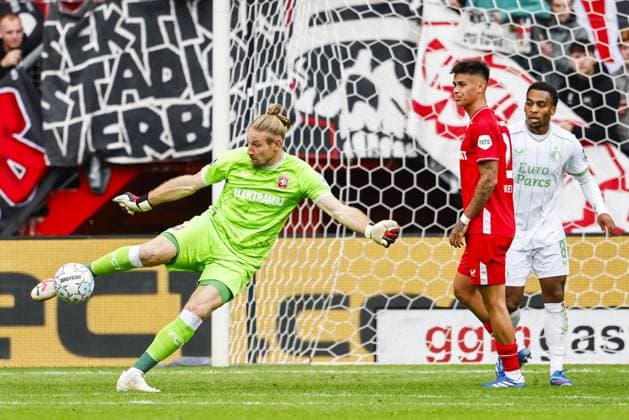 ENSCHEDE, 29-10-2023 , Stadium de Grolsch Veste , football, Dutch eredivisie, season 2023 2024, during the match FC Twente - Feyenoord, Goalkeeper Lars Unnerstall of FC Twente Twente - Feyenoord  x22947841x Copyright:
