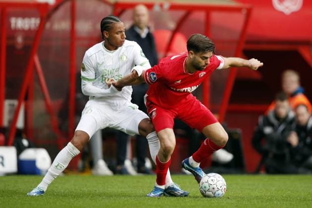 ENSCHEDE - (l-r) Calvin Stengs of Feyenoord, Robin Propper of FC Twente during the Dutch Eredivisie match between FC Twente and Feyenoord at De Grolsch Veste Stadium on October 29, 2023 in Enschede, Netherlands. ANP BART STOUTJESDIJK Dutch Eredivisie 2023 2024 xVIxANPxSportx xxANPxIVx 482448822 originalFilename: 482448822.jpg