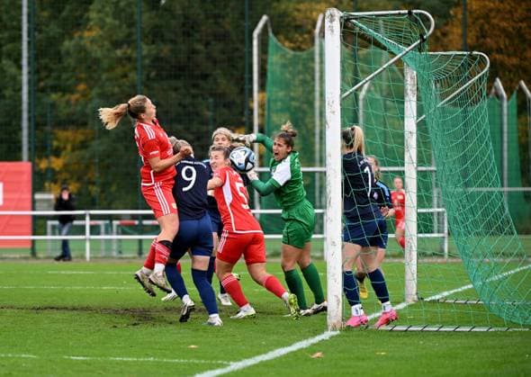Football, women, Regionalliga Nordost, season 2023 2024 9 matchday, home turned , 1 FC Union Berlin 1 FFC Turbine Potsdam II, v l Dina Orschmann 1 women 1 FC Union scores the goal to 1 0, Katja Orschmann 1 women 1 FC Union , goalkeeper Laura Nadine Droz, 29 10 2023, Copyright: xMatthiasxKochx
