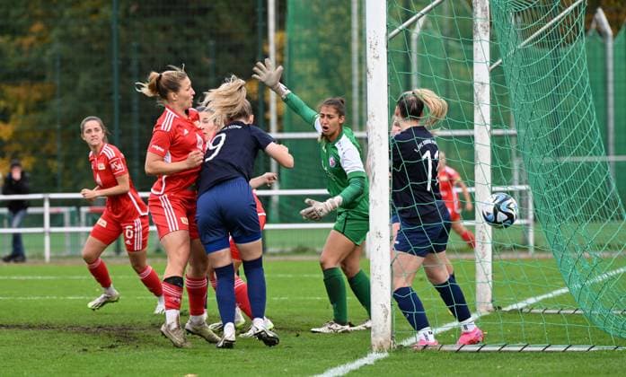 Football, women, Regionalliga Nordost, season 2023 2024 9 matchday, home turned , 1 FC Union Berlin 1 FFC Turbine Potsdam II, Dina Orschmann 1 women 1 FC Union scores the goal to 1 0, Emily Lemke, goalkeeper Laura Nadine Droz both Turbine , 29 10 2023, Copyright: xMatthiasxKochx