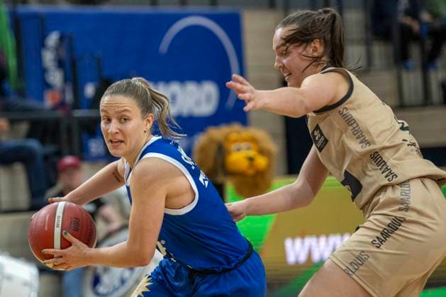Halle, Germany 29 October 2023 1 BBL women 2023 2024 Gisa Lions MBC vs Inexio Roals Saarlouis v li in duel Laura Schinkel Halle and Lilli Frölich Froelich Saarlouis SWH arena Saxony Anhalt Copyright: xFotostandx xxBallaschx