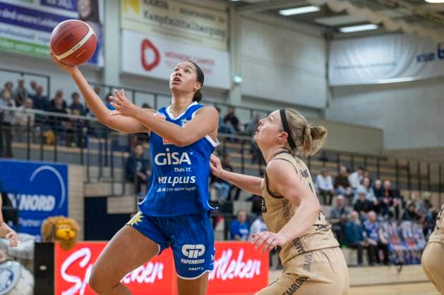 Halle, Germany 29 October 2023 1 BBL women 2023 2024 Gisa Lions MBC vs Inexio Roals Saarlouis v li in duel Courtney Warley Halle and Devon Brookshire Saarlouis SWH arena Sachsen Anhalt. Copyright: xFotostandx xxBallaschx