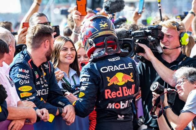 Formula 1 GP USA Austin Texas Sunday 22 10 2023 Max Verstappen NED Red Bull Racing with his partner Kelly Piquet Formula 1 GP USA Austin Texas Sunday 22 10 2023 Copyright: xBEAUTIFULxSPORTS Erlhofx