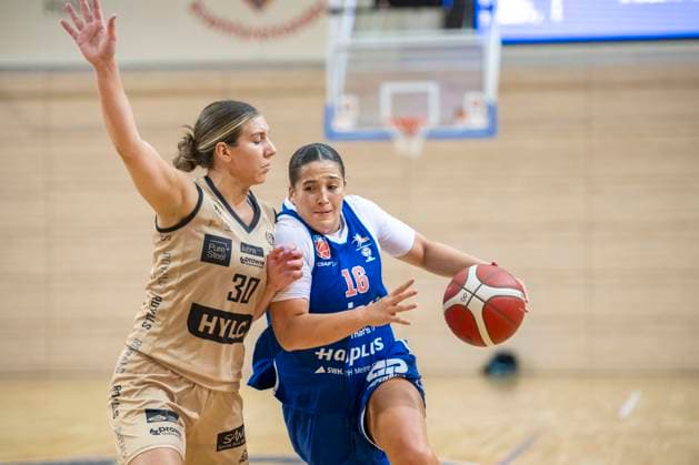 Halle, Germany 29 October 2023 1 BBL women 2023 2024 Gisa Lions MBC vs Inexio Roals Saarlouis v li in duel Isabelle Spingola Saarlouis and Anissa Pounds Halle SWH arena Saxony Anhalt. Copyright: xFotostandx xxBallaschx