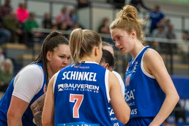 Halle, Germany 29 October 2023 1 BBL women 2023 2024 Gisa Lions MBC vs Inexio Roals Saarlouis v li Elea Gaba Halle ,Laura Schinkel Halle and Aleksandra Makurat Halle SWH arena Sachsen Anhalt Copyright: xFotostandx xxBallaschx