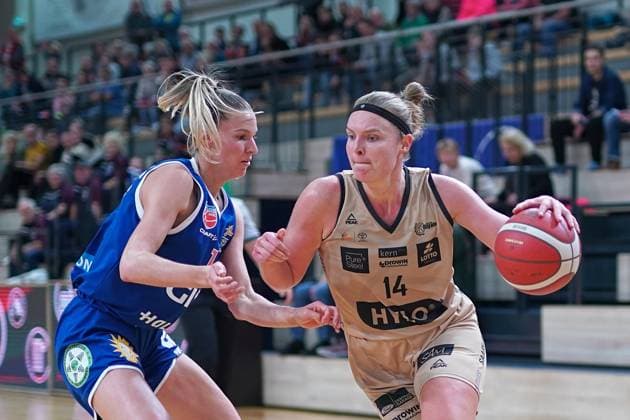 Meret Kleine Beek Lions, 19 , Devon Brookshire Saarlouis, 14 , Gisa Lions MBC Saarlouis Royals, Womens Basketball Bundesliga, DBBL, 5 match day, season 2023 2024, 29 10 2023, Halle SWH Arena Sachsen Anhalt Germany.