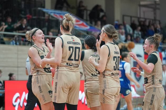 Saarlouis jubilation after 70 78 away win, Gisa Lions MBC Saarlouis Royals, womens basketball Bundesliga, DBBL, 5 match day, season 2023 2024, 29 10 2023, Halle SWH Arena Sachsen Anhalt Germany