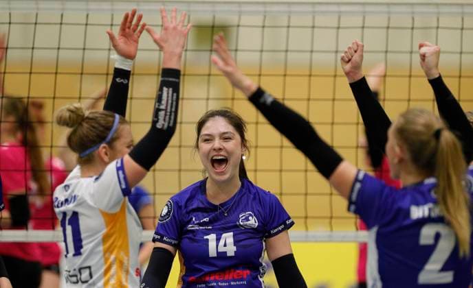Volleyball Hessen 2 Bundesliga Süd Women 29 10 2023 TG Bad Soden ws VC Wiesbaden II red v l Monika Dolezajova TG Bad Soden Nr 11 , Anna Koptyeva TG Bad Soden Nr 14 , Fiona Dittmann TG Bad Soden Nr 2 Sport TG Bad Soden VC Wiesbaden II