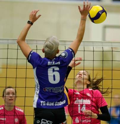 Volleyball Hessen 2 Bundesliga Süd Women 29 10 2023 TG Bad Soden ws VC Wiesbaden II red v l Pamela Blazek TG Bad Soden Nr 6 , Hannah Hattemer VC Wiesbaden Nr 14 Sport TG Bad Soden VC Wiesbaden II