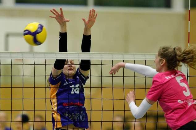 Volleyball Hessen 2 Bundesliga Süd Women 29 10 2023 TG Bad Soden ws VC Wiesbaden II red v l Simona Budryte TG Bad Soden No 18 , Jennifer Böhler VC Wiesbaden No 5 Sport TG Bad Soden VC Wiesbaden II