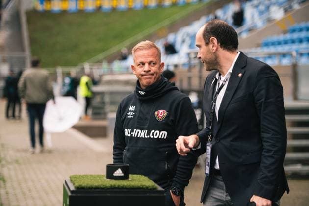 Dynamo bei der Platzbegehung, im Bild: Cheftrainer Markus Anfang und David Fischer (Geschäftsführer Kommunikation); 1. FC Saarbrücken - SG Dynamo Dresden; Fußball; 3. Liga; Saison 2023 2024; 13. Spieltag; Ludwigsparkstadion; Saarbrücken; 29. Oktober 2023; *** Dynamo at the pitch inspection, in the picture head coach Markus Anfang and David Fischer Managing Director Communications 1 FC Saarbrücken SG Dynamo Dresden Fußball 3 Liga Saison 2023 2024 13 Spieltag Ludwigsparkstadion Saarbrücken 29 October 2023
