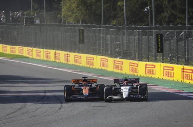 22 TSUNODA Yuki (jap), Scuderia AlphaTauri AT04, action overtaking 81 PIASTRI Oscar (aus), McLaren F1 Team MCL60, crash, accident, during the 2023 Formula 1 Grand Premio de la Ciudad de Mexico, 19th round of the 2023 Formula One World Championship, WM, Weltmeisterschaft from October 27 to 29, 2023 on the Autodromo Hermanos Rodriguez, in Mexico City, Mexico - F1 - MEXICO CITY GRAND PRIX 2023 - RACE DPPI Panoramic G0OD7333