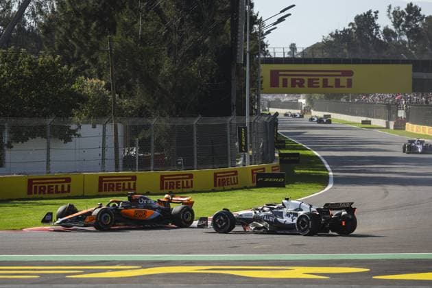 22 TSUNODA Yuki (jap), Scuderia AlphaTauri AT04, action overtaking 81 PIASTRI Oscar (aus), McLaren F1 Team MCL60, crash, accident, during the 2023 Formula 1 Grand Premio de la Ciudad de Mexico, 19th round of the 2023 Formula One World Championship, WM, Weltmeisterschaft from October 27 to 29, 2023 on the Autodromo Hermanos Rodriguez, in Mexico City, Mexico - F1 - MEXICO CITY GRAND PRIX 2023 - RACE DPPI Panoramic G0OD7358