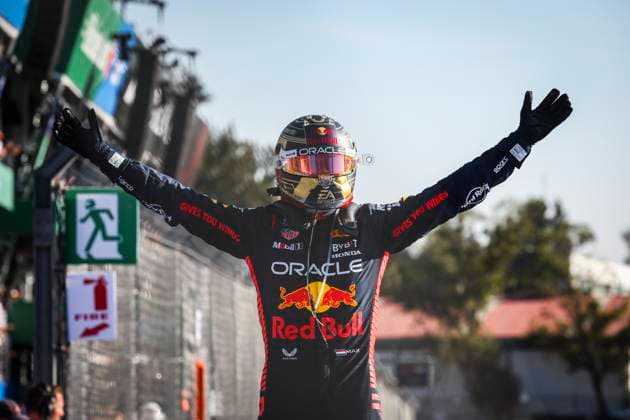 VERSTAPPEN Max (ned), Red Bull Racing RB19, portrait, celebrating his win during the 2023 Formula 1 Grand Premio de la Ciudad de Mexico, 19th round of the 2023 Formula One World Championship, WM, Weltmeisterschaft from October 27 to 29, 2023 on the Autodromo Hermanos Rodriguez, in Mexico City, Mexico - F1 - MEXICO CITY GRAND PRIX 2023 - RACE DPPI Panoramic  G0OD7424