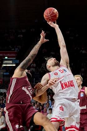 Sport Themen der Woche KW43 Sport Bilder des Tages 2023 2024 Basketball Bundesliga, FC Bayern München vs Würzburg Baskets, FC Bayern München Basketball vs Würzburg Baskets 2023-10-29 in München (BMW Park) KLASSEN Owen (Würzburg Baskets WUE05), HARRIS Elias (FC Bayern Basketball FCBB20-PF) sportworld München BMW Park Bayern Deutschland *** 2023 2024 Basketball Bundesliga, FC Bayern Munich vs Würzburg Baskets, FC Bayern Munich Basketball vs Würzburg Baskets 2023 10 29 in Munich BMW Park CLASSES Owen Würzburg Baskets WUE05 , HARRIS Elias FC Bayern Basketball FCBB20 PF sportworld Munich BMW Park Bayern Germany